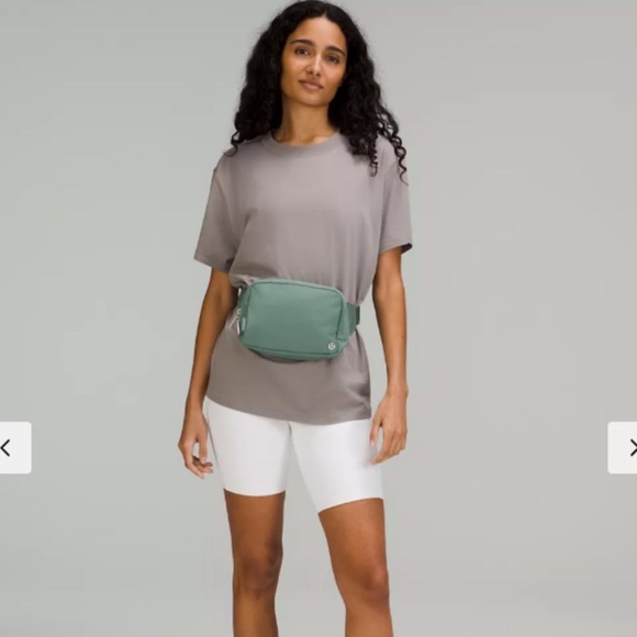 NWT Large Lululemon Everywhere Belt Bag - Picture 4 of 8